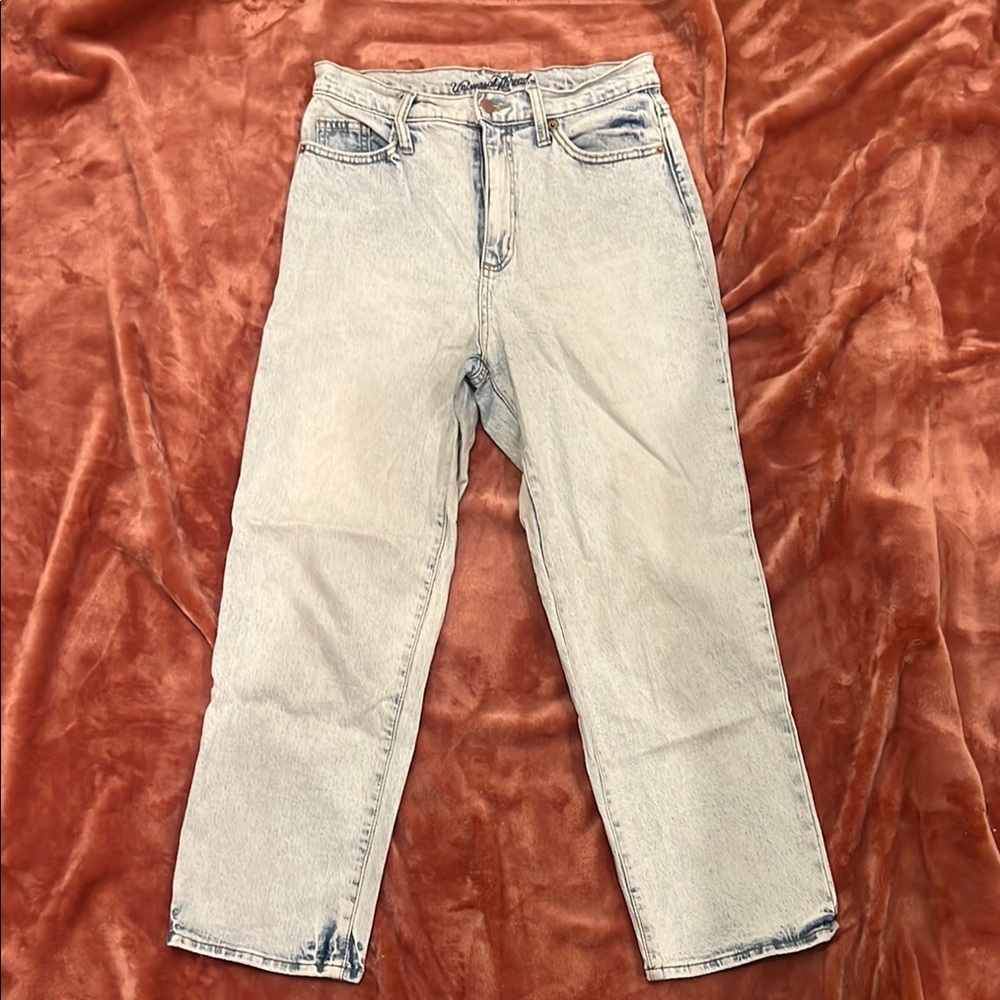 Universal Thread Straight Leg Light Blue Denim Jeans